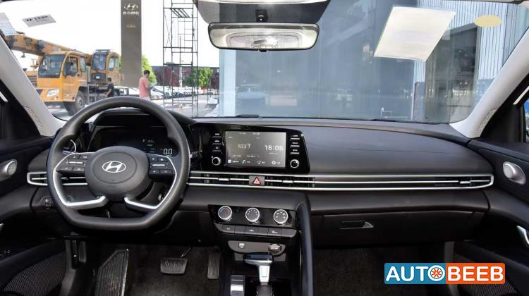 Hyundai Elantra 2025